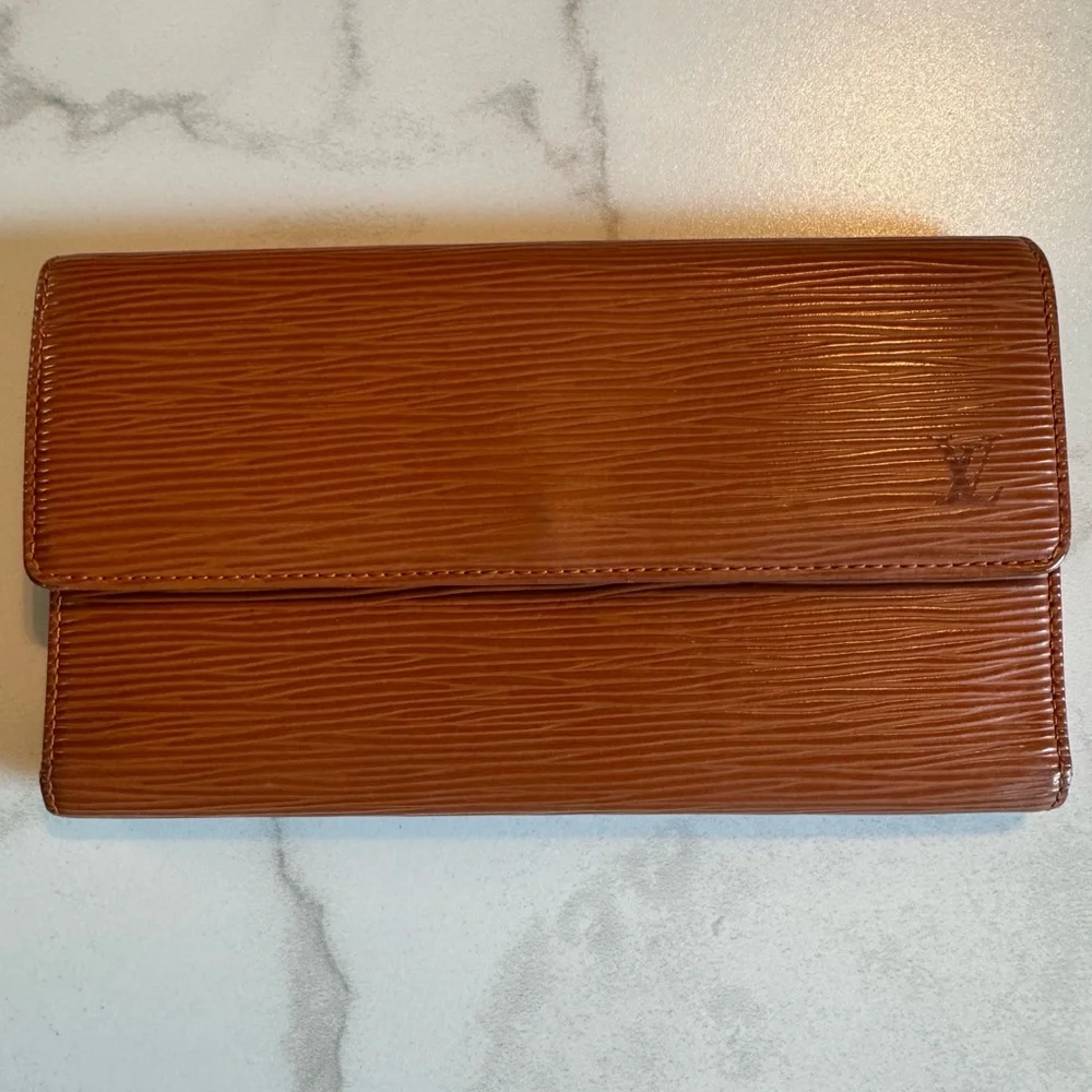 Louis Vuitton Epi Leather Wallet in rare orange color - Picture 1 of 11